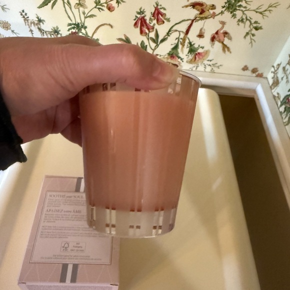 Nest Wellness Candle, Rosewater and Himalayan Salt - Picture 4 of 4